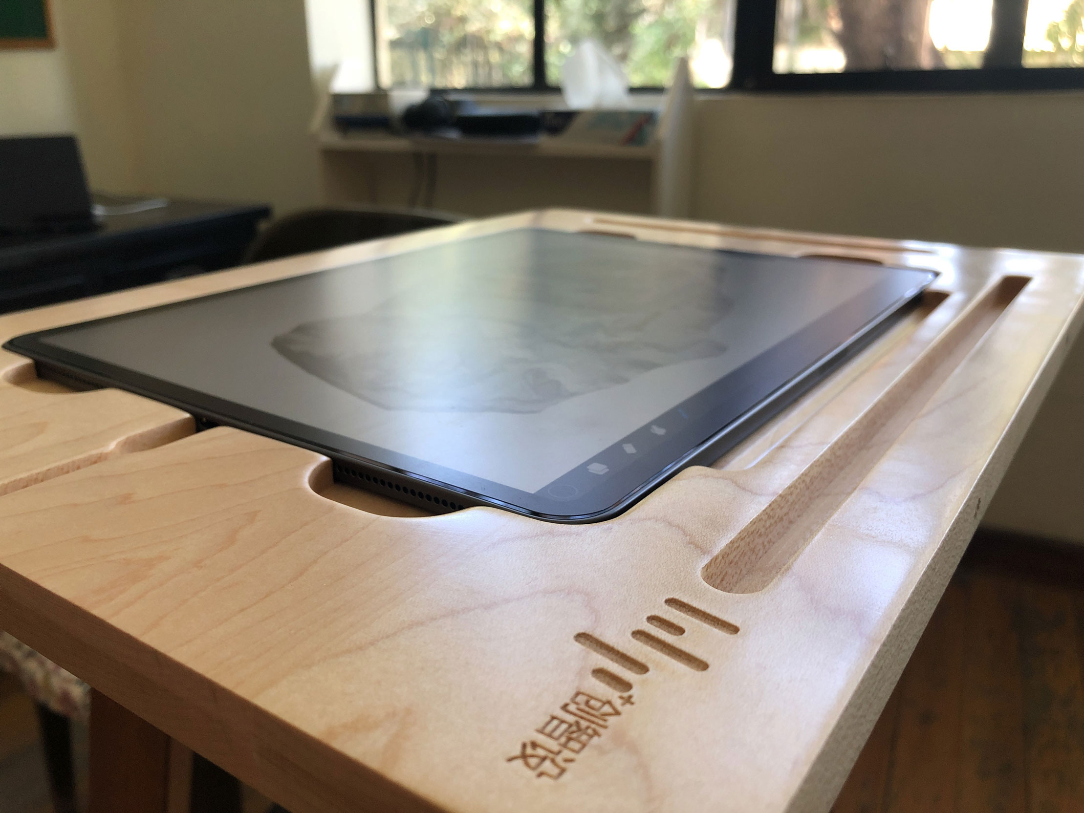 Ale punishment suck Wooden Canvas Smart Board Drawing Desk for the new (2018) iPad Pro 12.9-inch