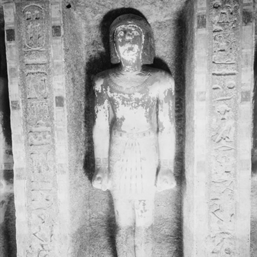Plate XXII. c. Idu, east wall, statue 3