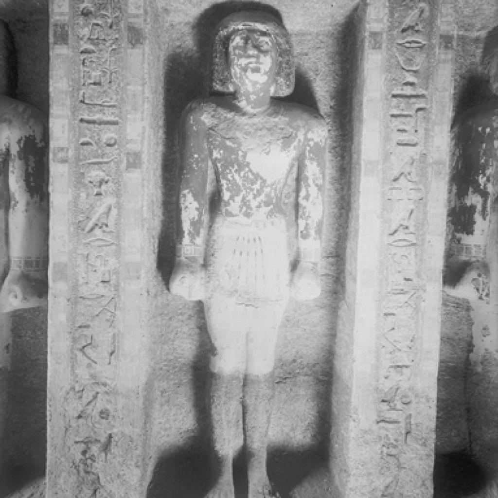 Plate XXII. d. Idu, east wall, statue 4