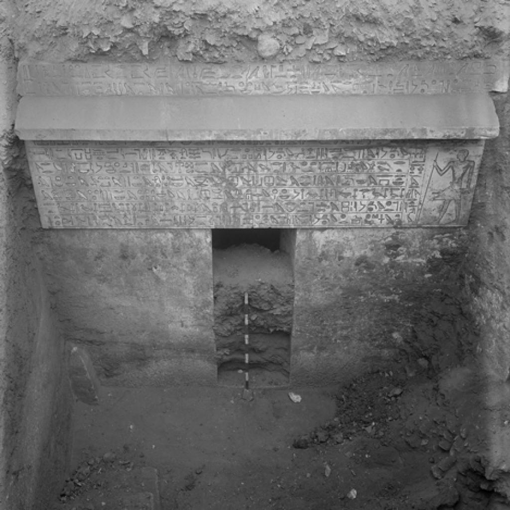 Plate XV. b. Idu, lower level court (vestibule), with architrave, looking south